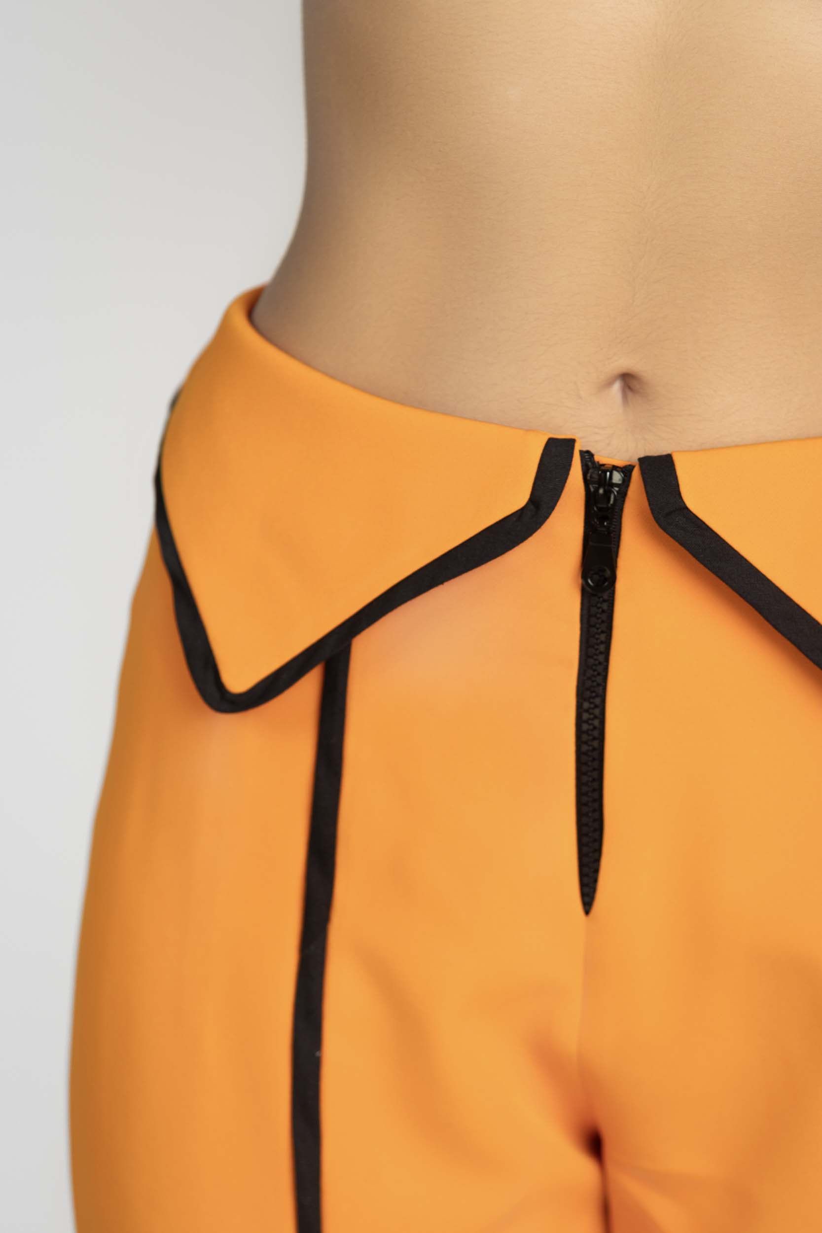 Orange Straight leg pants, with dtripe details, collar on the waist and zipper, details.