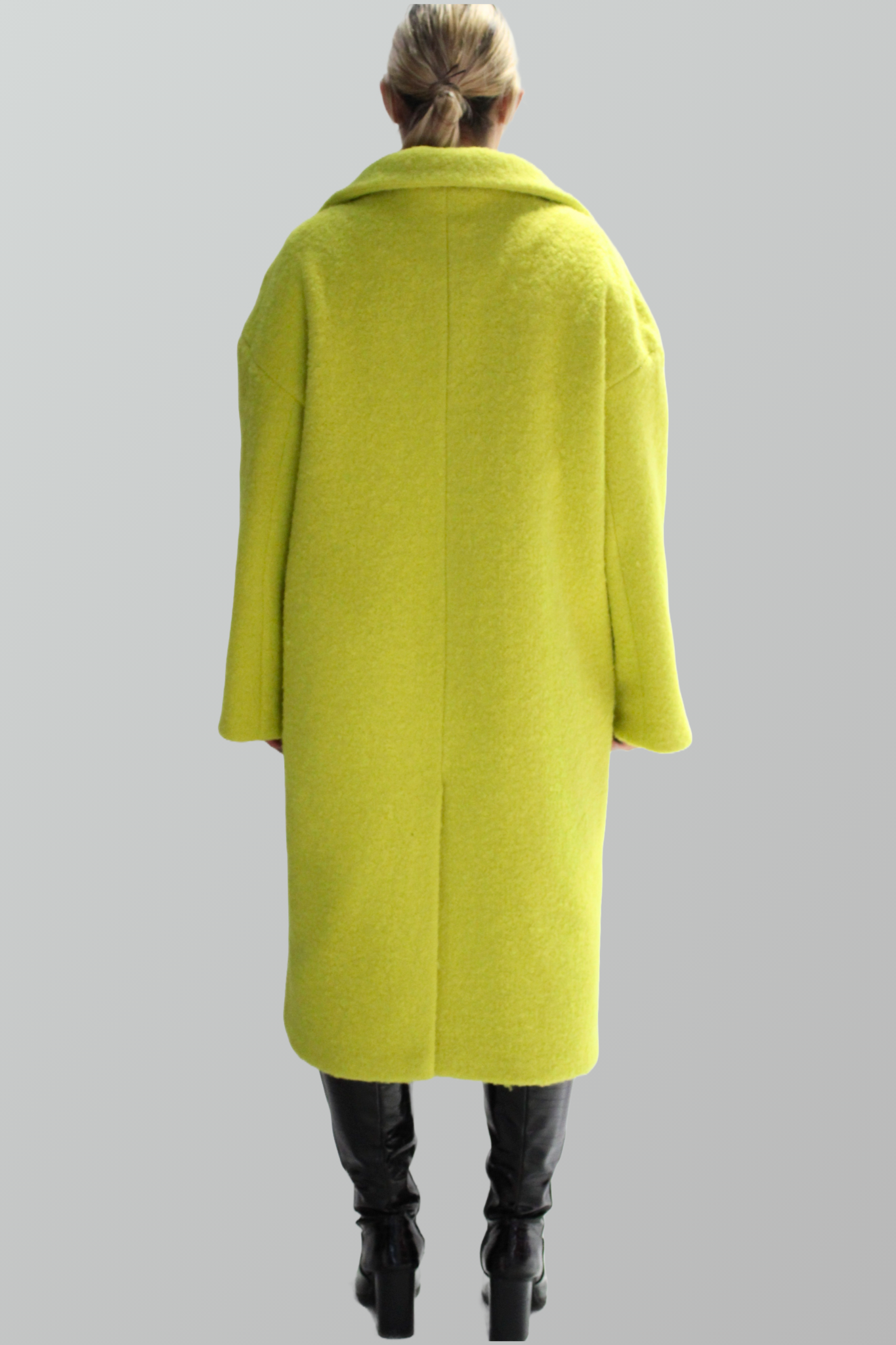 Wool Coat in Lime green with long sleeves, pockets and magnetic-button fastening.