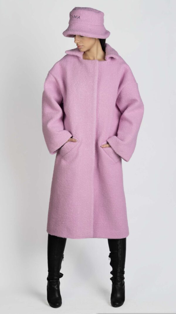Wool Coat in Pink with long sleeves, pockets and magnetic-button fastening.